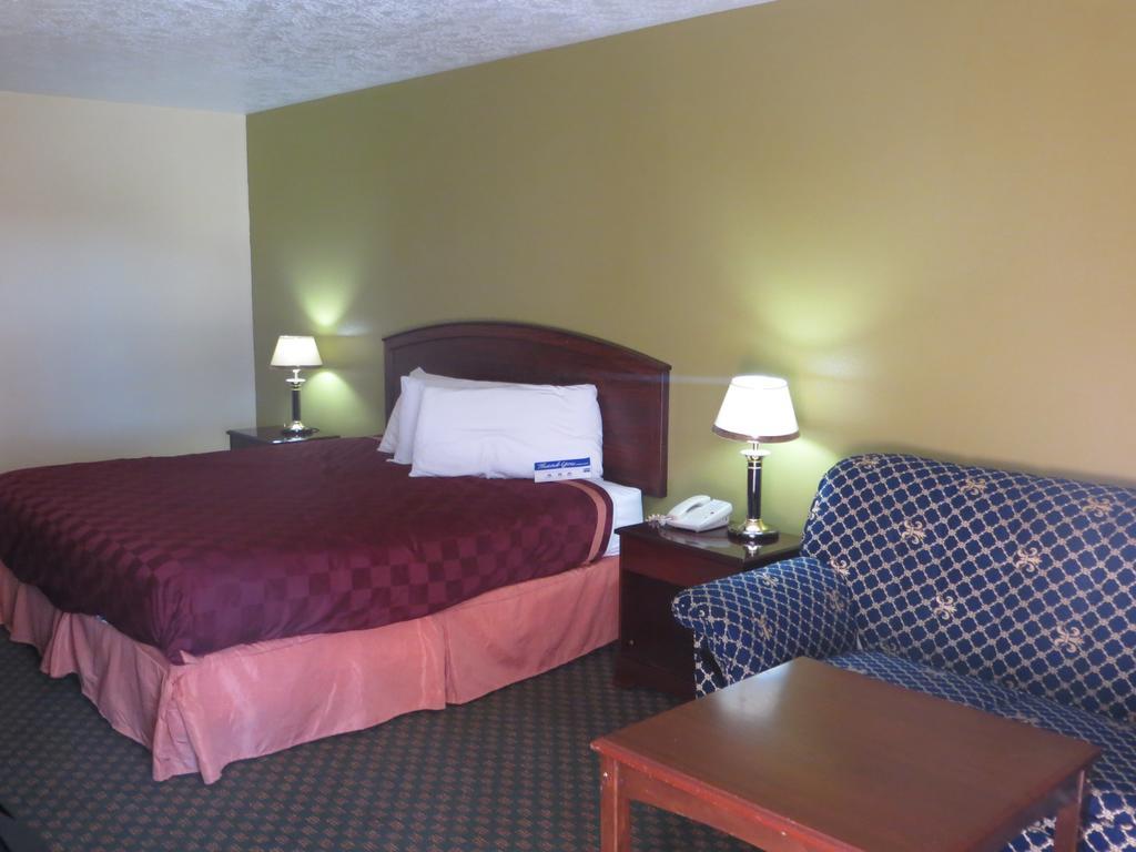 Americas Best Value Inn & Suites Hempstead Room photo